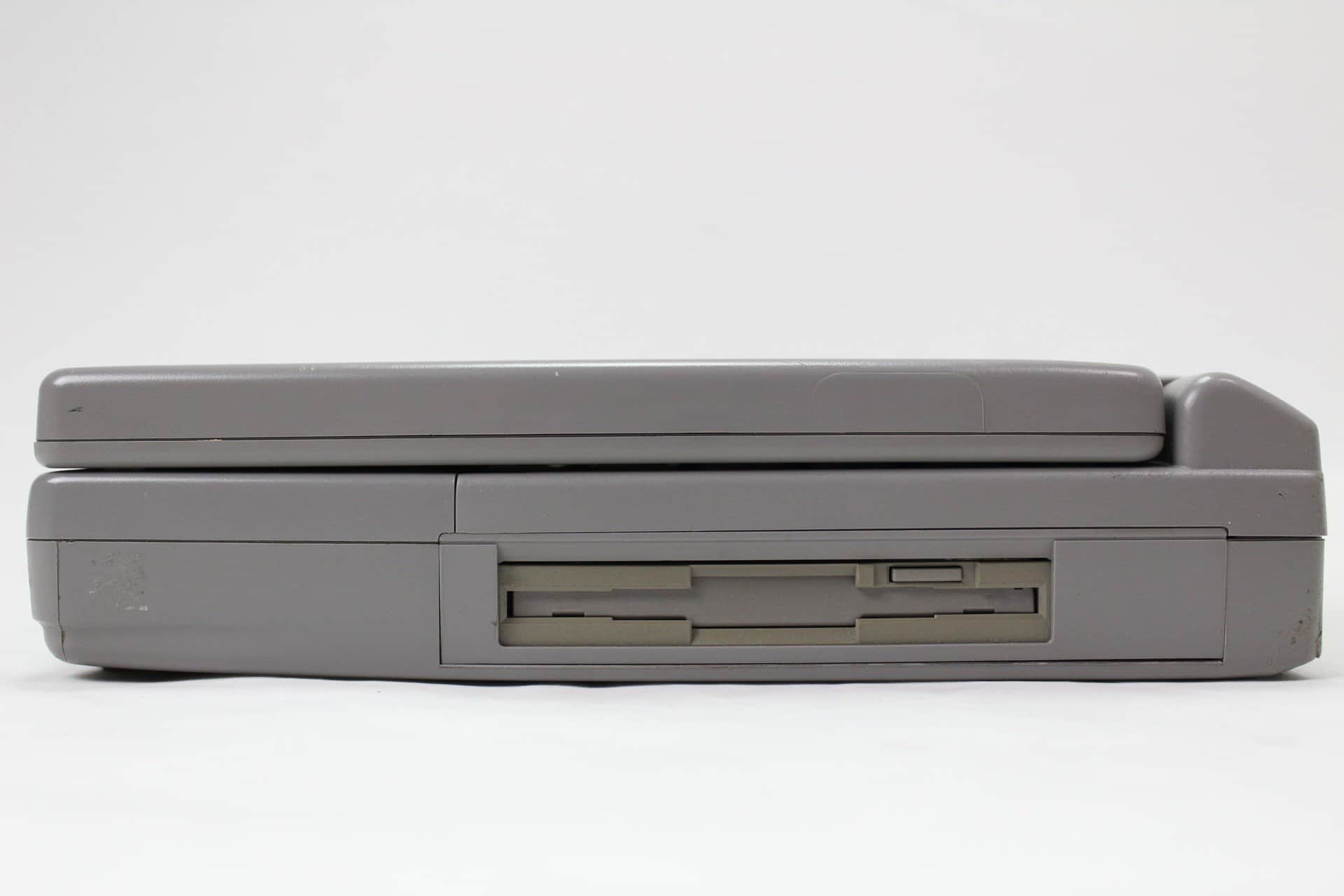 Portable Toshiba Satellite T2130CT - RetroGaming Windows 95 - 486 DX4 75