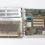 Odklopený kryt s klávesnicí - Tesla PMD 85-2