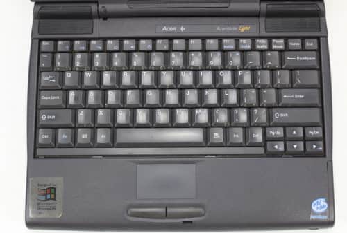 Z vrchu a rozložení klávesnice