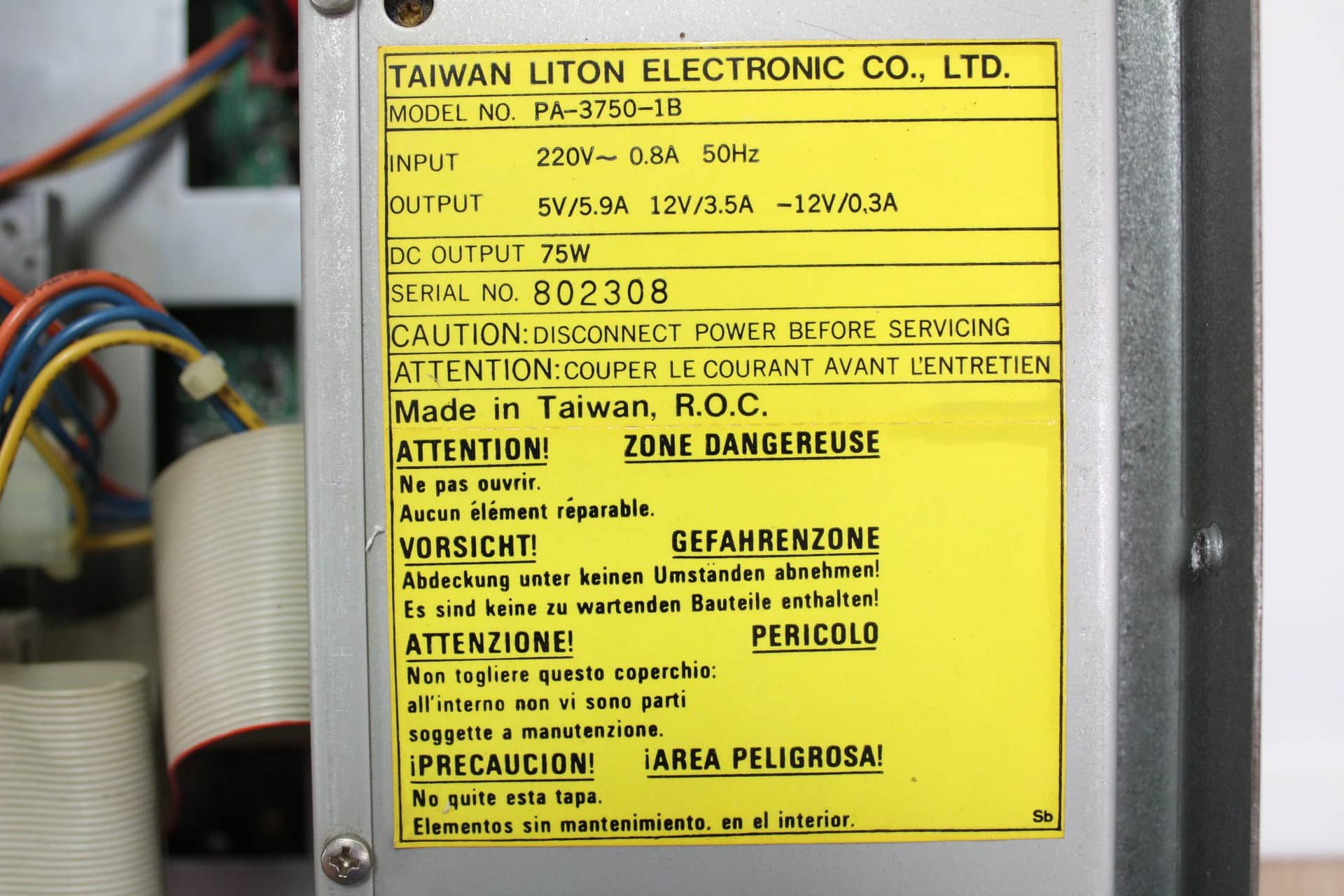 Commodore-PC-10-III - štítek zdroje