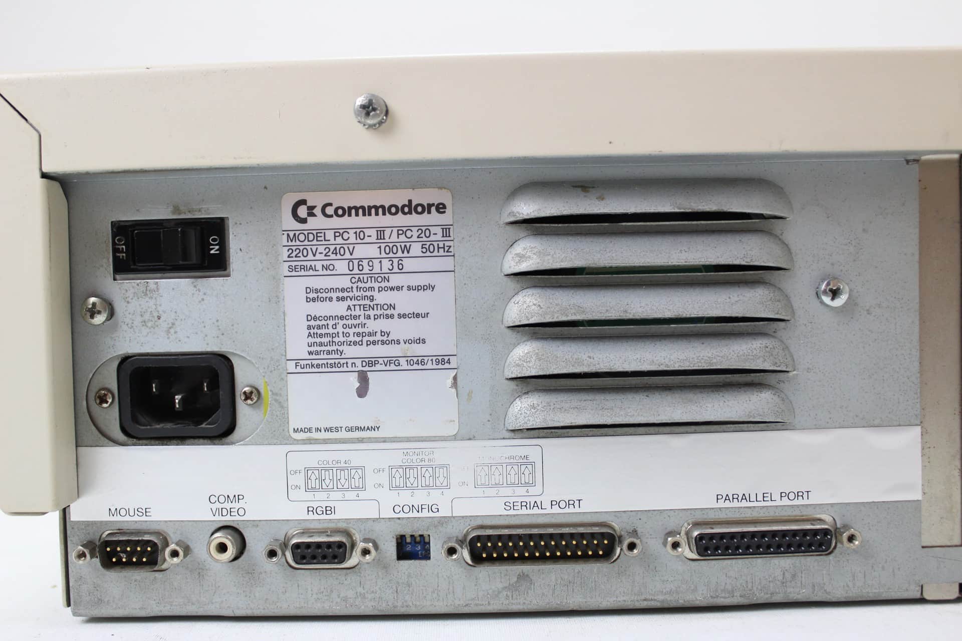 Commodore PC 20-III - štítek