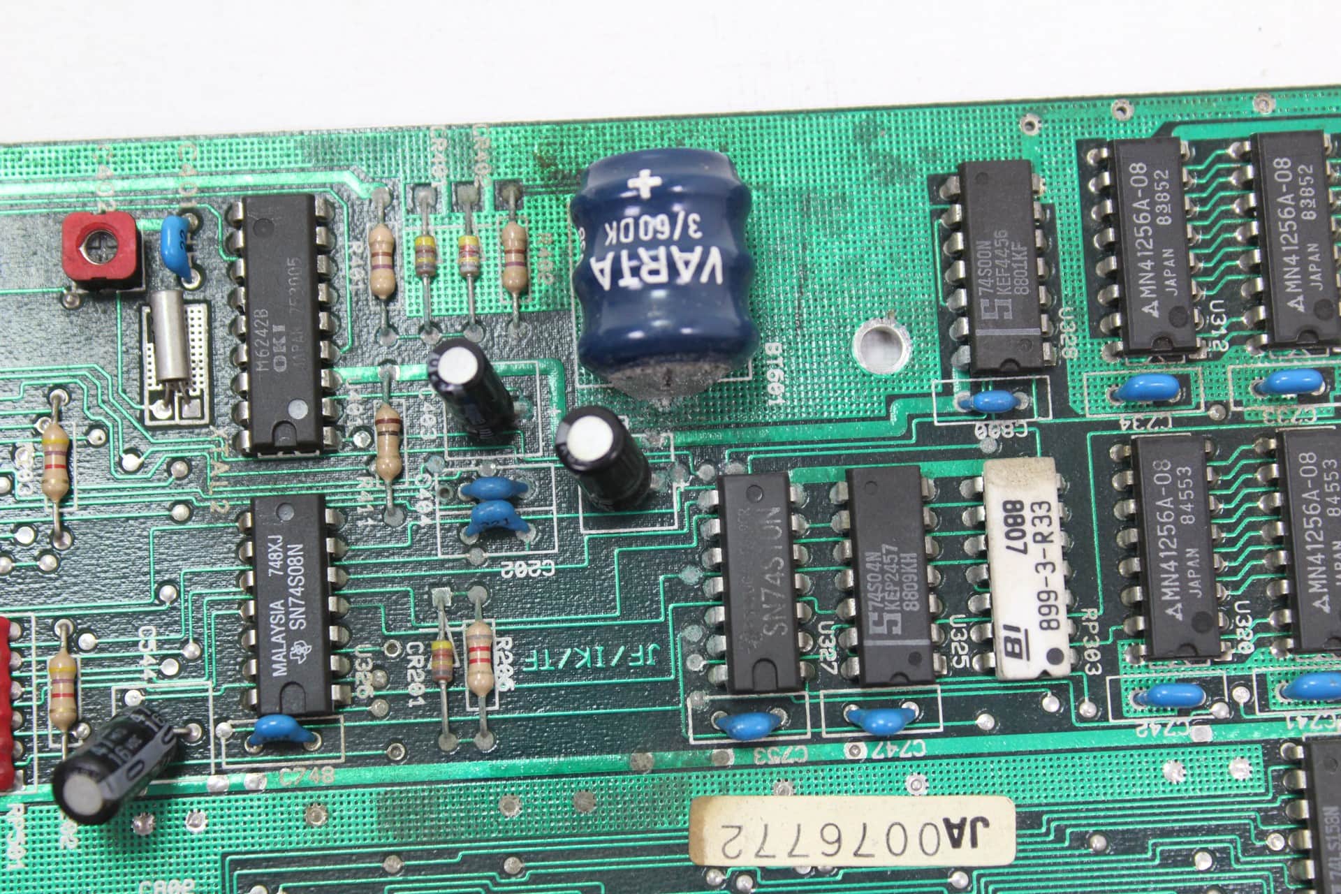 Commodore PC 20-III - ošklivá baterie hodin