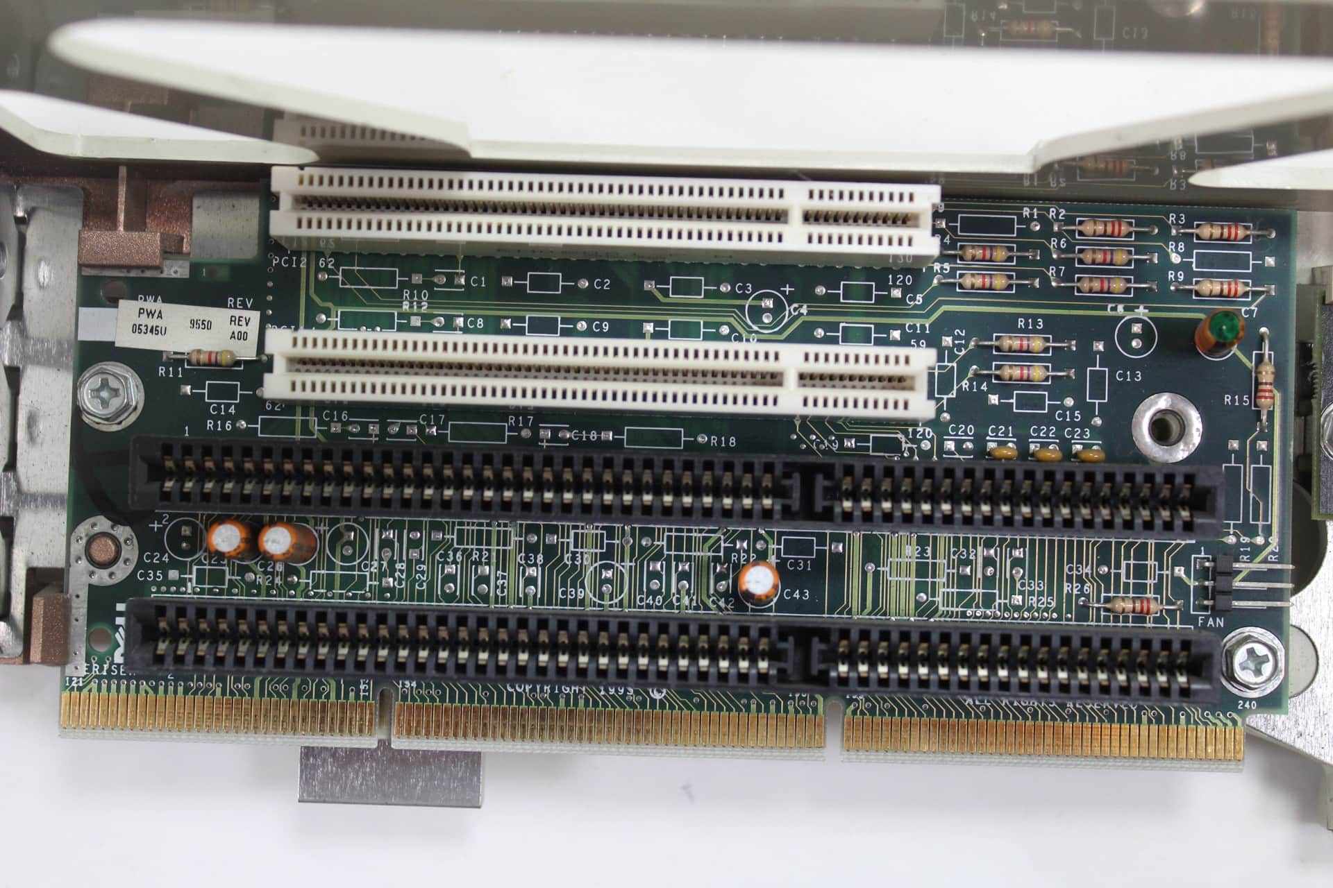 DELL OptiPlex GL 575 - Rozšiřující PCI a ISA sloty