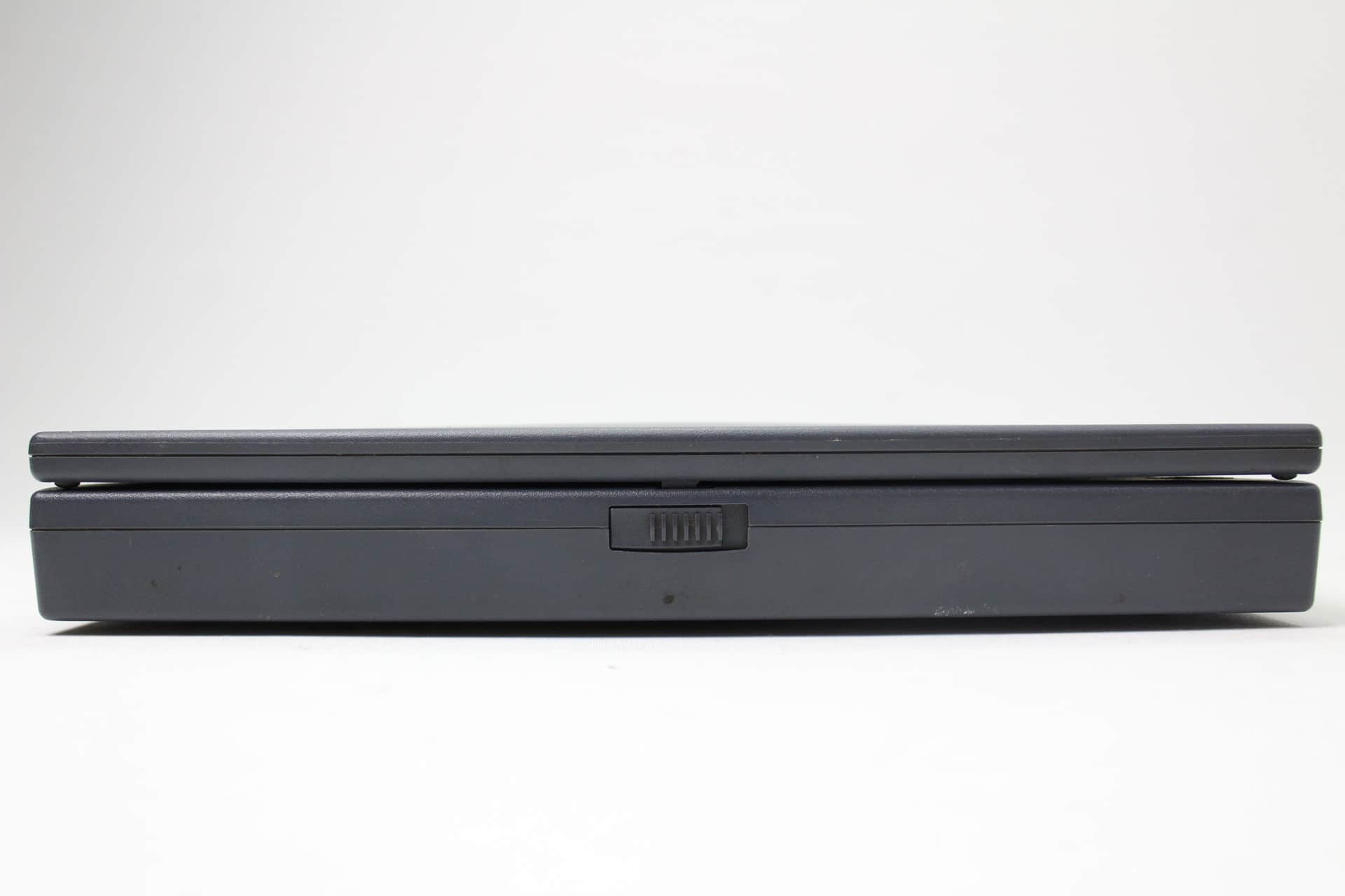Hewlett Packard OmniBook 2100 - Přední strana zavřený