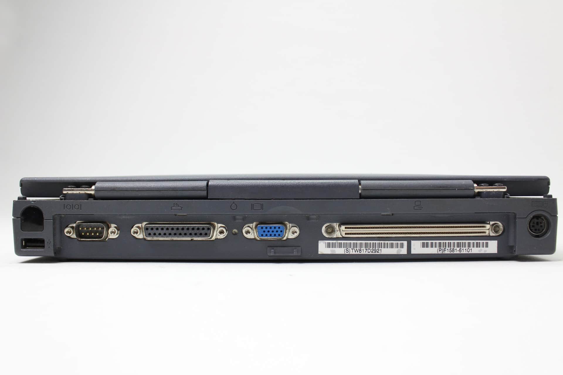 Hewlett Packard OmniBook 2100 - Zadní strana zavřený