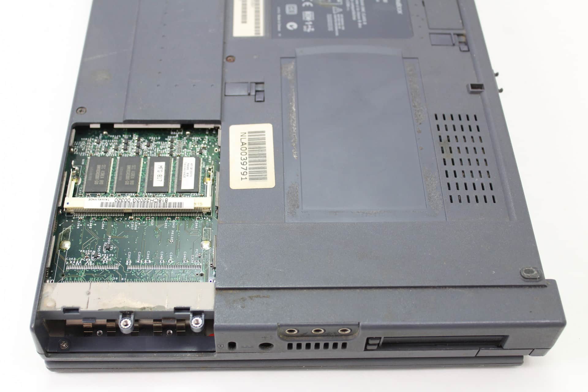 Hewlett Packard OmniBook 2100 - Přístup k paměti RAM