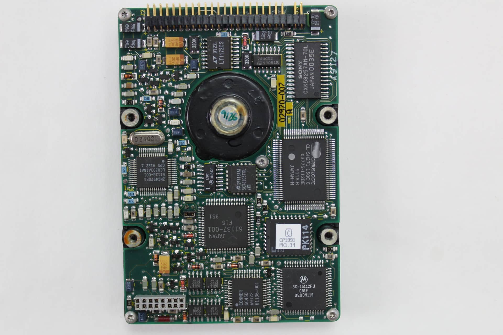 IMC Excalibur EL-386S - Pevný disk zespodu a konektor