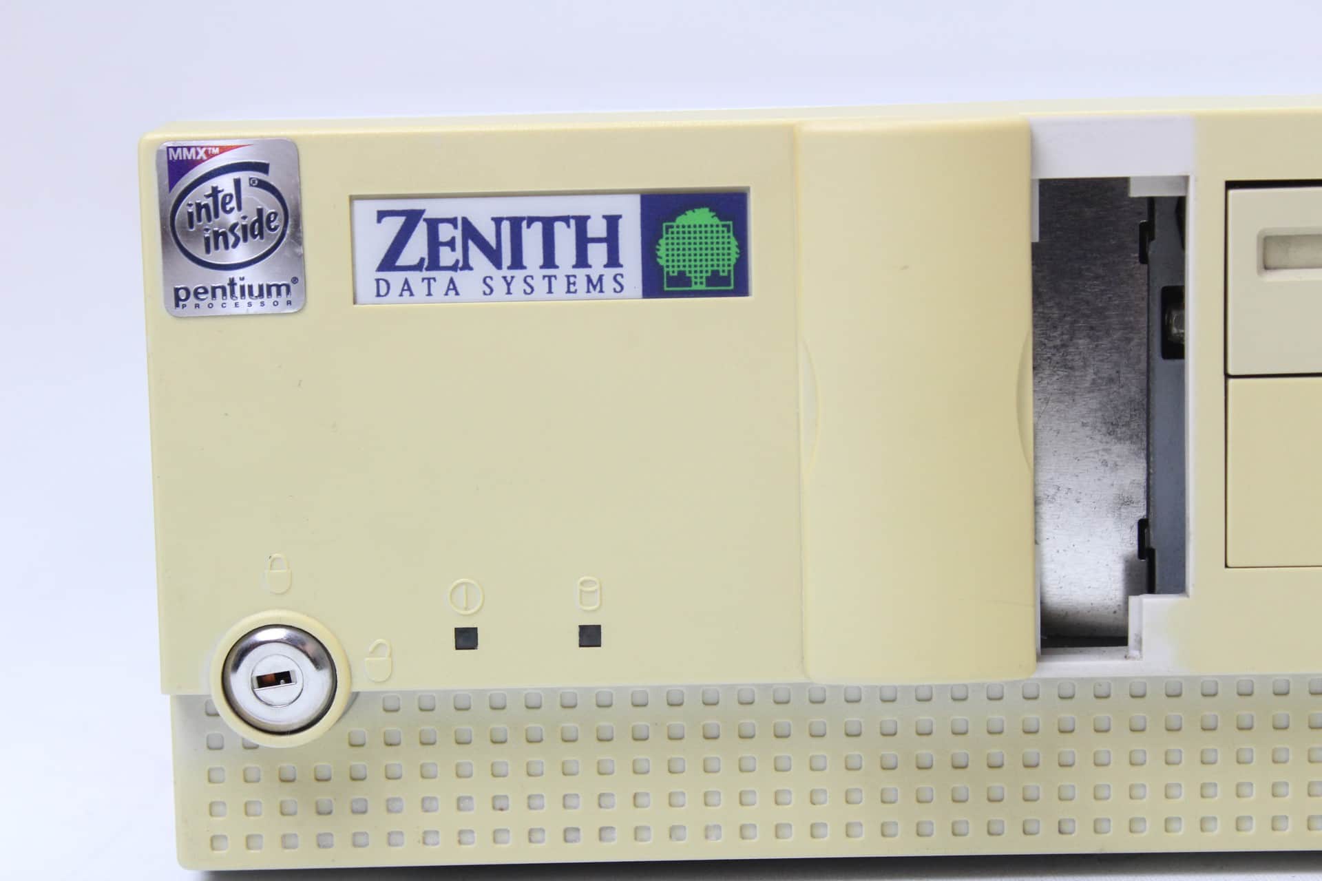 Zenith Data System Z-Station EL - Otevřená tajná šachta