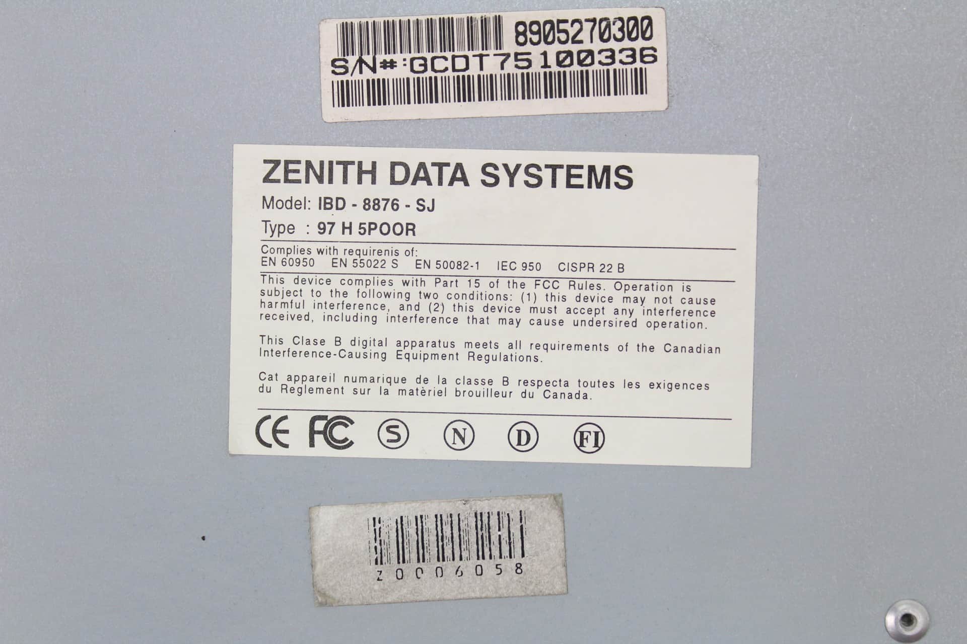 Zenith Data System Z-Station EL - Štítek na spodku bedny