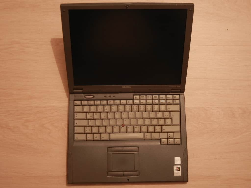HEWLLET PACKARD Omnibook 4150B - Clous
